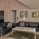 Beautiful In With 2 Bedrooms And Wifi