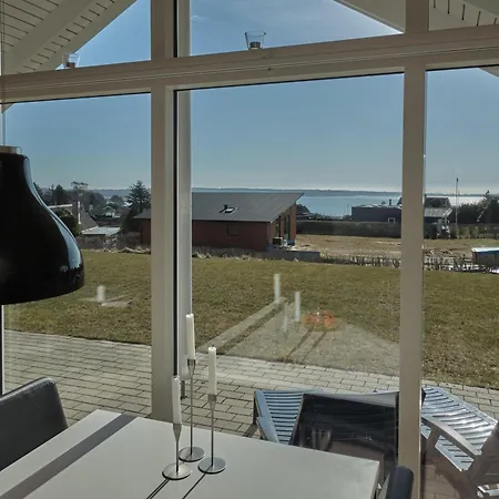 Beautiful In With 2 Bedrooms And Wifi *