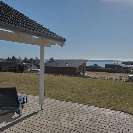 Beautiful In With 2 Bedrooms And Wifi *