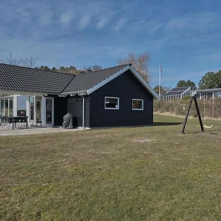 Beautiful In With 2 Bedrooms And Wifi *